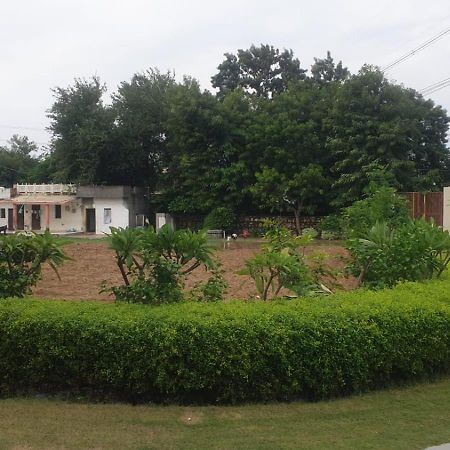 Maharaja Farms Otel Gurgaon Dış mekan fotoğraf